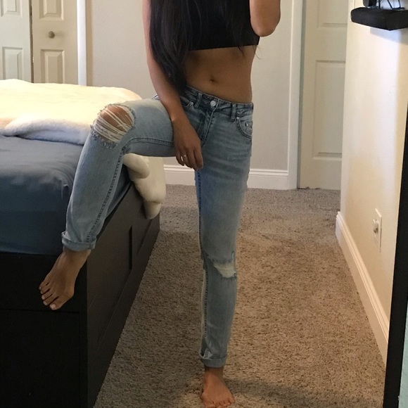 H&M ripped jeans - Picture 1 of 6
